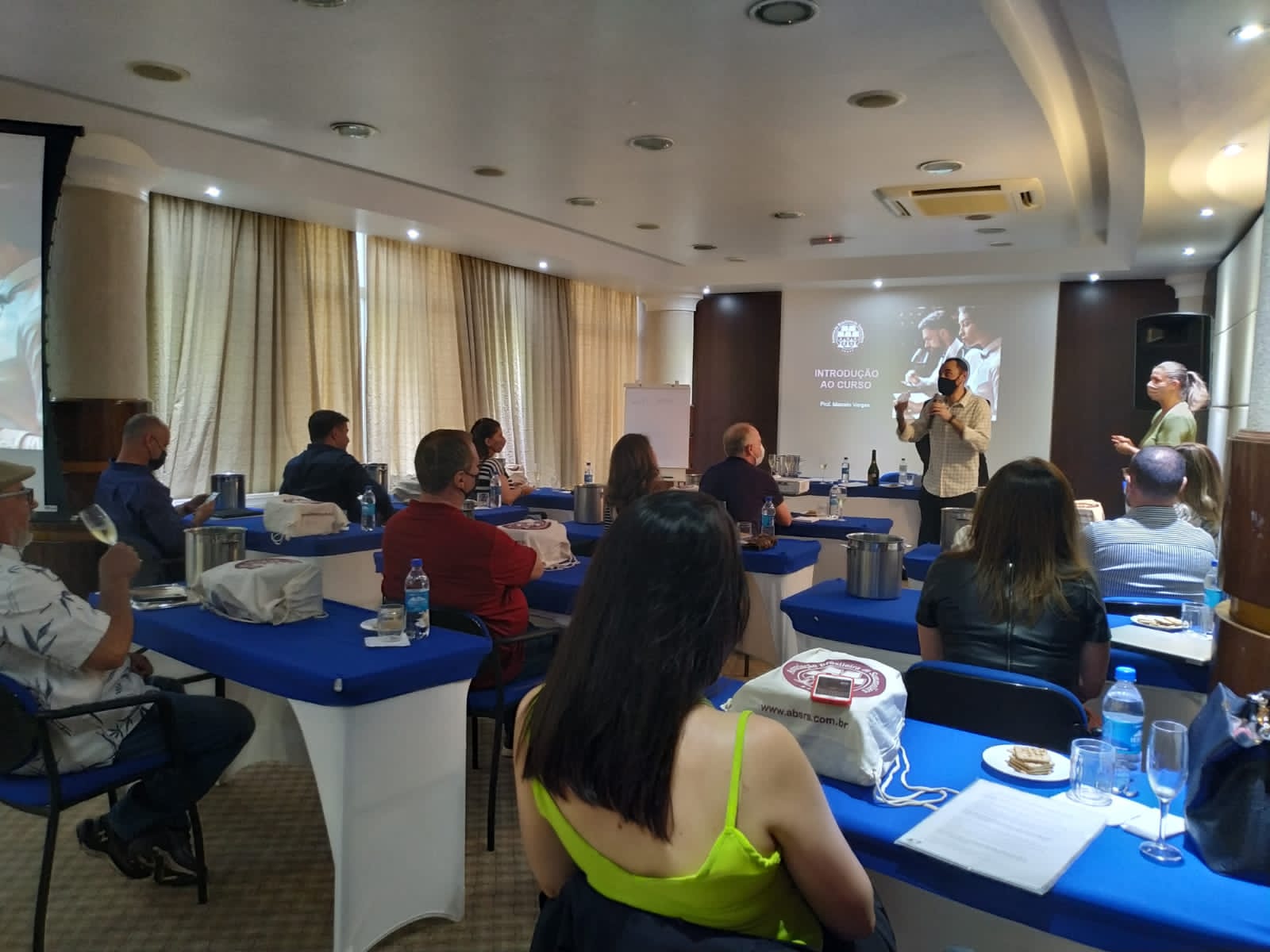 Ilustração blog https://dev.abs-brasil.com/noticia/abs-estaduais/abs-rs-recebe-inscricoes-para-curso-de-sommelier-presencial-na-serra-gaucha